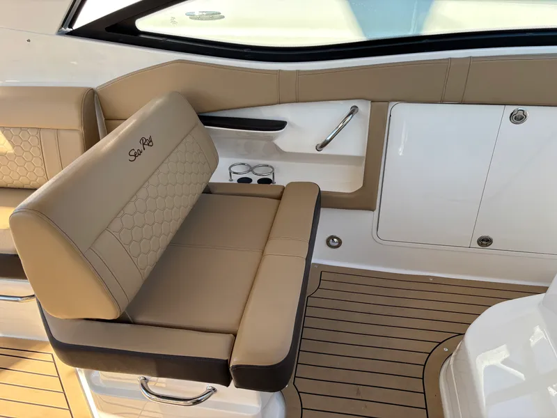 Slide: The Image of Sea Ray 320DA OB 2023 - 20