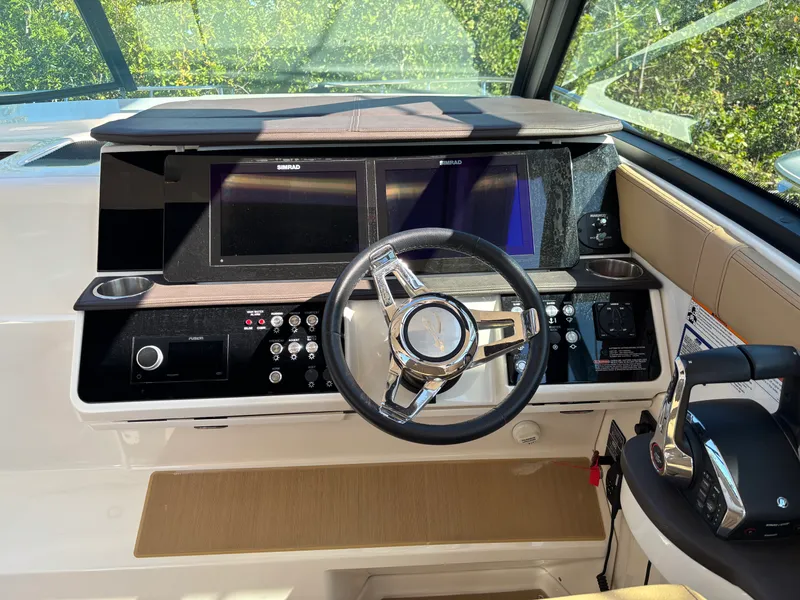 Slide: The Image of Sea Ray 320DA OB 2023 - 24