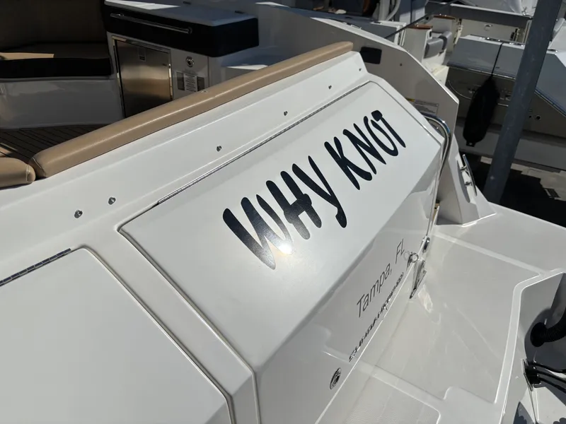 Slide: The Image of Sea Ray 320DA OB 2023 - 9