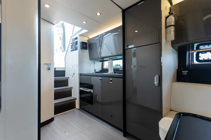 Slide: The Image of Azimut VERVE 42 2023 - 10