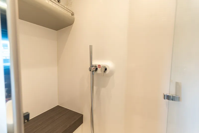 Slide: The Image of Azimut VERVE 42 2023 - 16