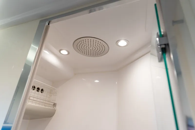 Slide: The Image of Azimut VERVE 42 2023 - 17