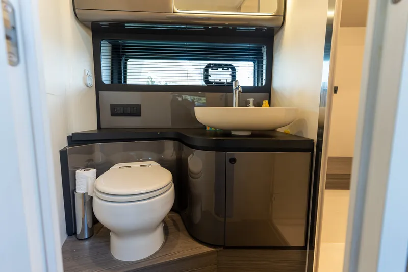 Slide: The Image of Azimut VERVE 42 2023 - 18