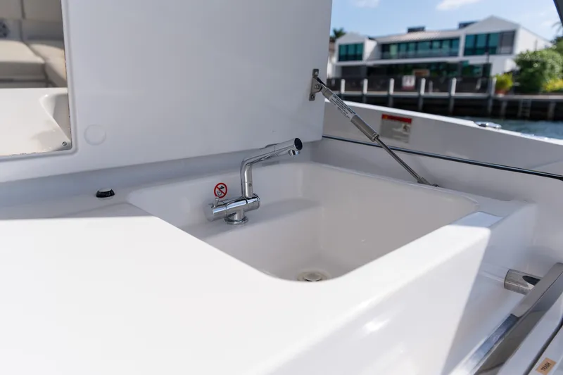 Slide: The Image of Azimut VERVE 42 2023 - 6