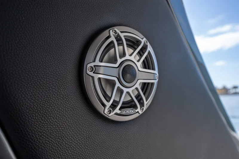 Slide: The Image of Azimut VERVE 42 2023 - 8