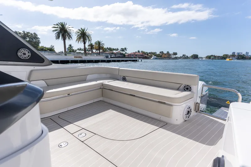 Slide: The Image of Azimut VERVE 42 2023 - 9