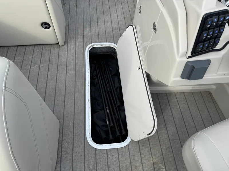 Slide: The Image of Starcraft CX23 DLBAR 2022 - 18