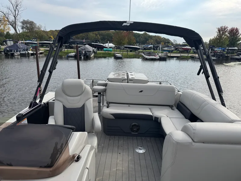 Slide: The Image of Starcraft CX23 DLBAR 2022 - 19