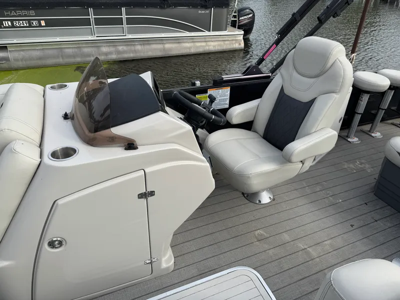 Slide: The Image of Starcraft CX23 DLBAR 2022 - 4