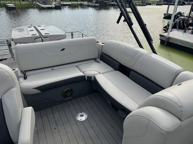 Slide: The Image of Starcraft CX23 DLBAR 2022 - 7