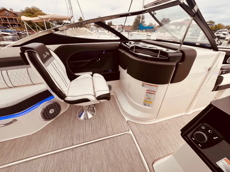 Slide: The Image of Sea Ray 250 SLX 2017 - 17