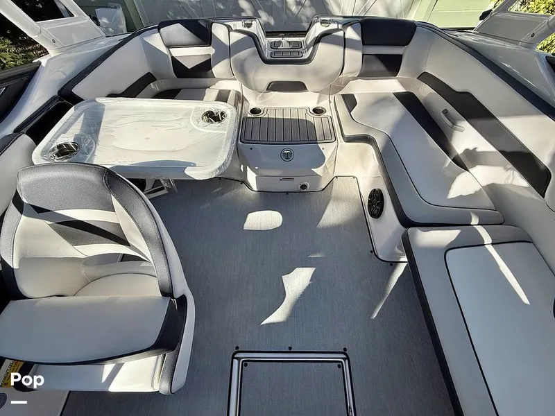 Slide: The Image of Versatile Cockpit Seating - 16013830