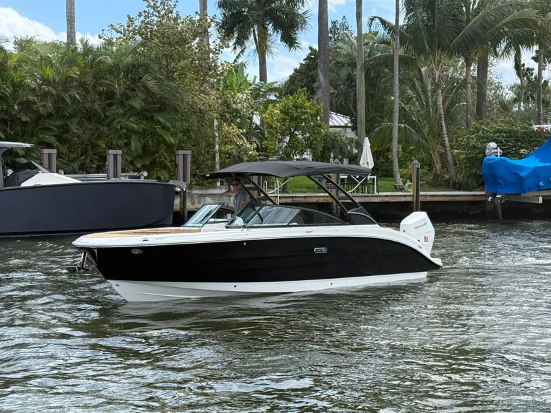 Slide: The Image of Sea Ray SDX 270 Outboard 2026 - 11