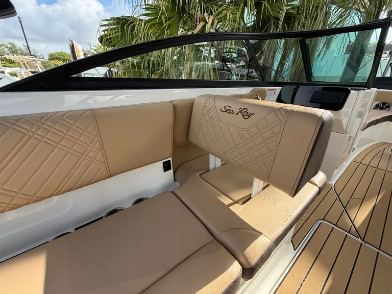 Slide: The Image of Sea Ray SDX 270 Outboard 2026 - 16