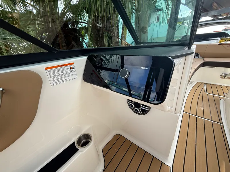 Slide: The Image of Sea Ray SDX 270 Outboard 2026 - 20
