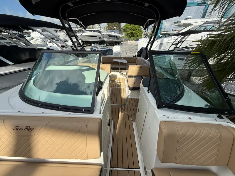 Slide: The Image of Sea Ray SDX 270 Outboard 2026 - 27