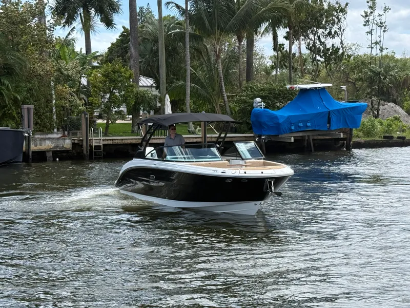 Slide: The Image of Sea Ray SDX 270 Outboard 2026 - 5