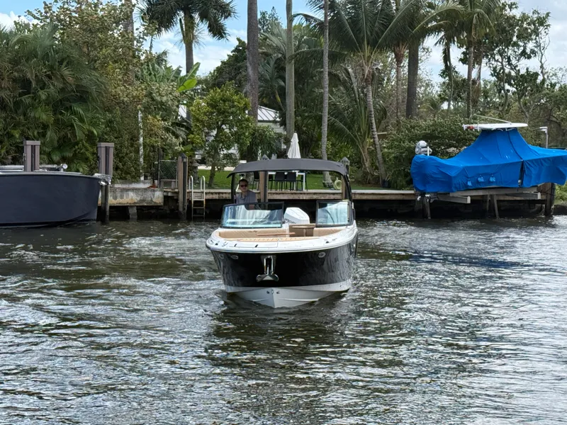 Slide: The Image of Sea Ray SDX 270 Outboard 2026 - 6