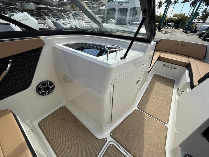 Slide: The Image of Sea Ray SPX 210 Outboard 2026 - 10