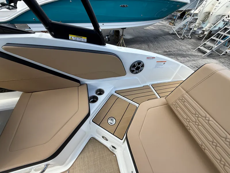 Slide: The Image of Sea Ray SPX 210 Outboard 2026 - 14