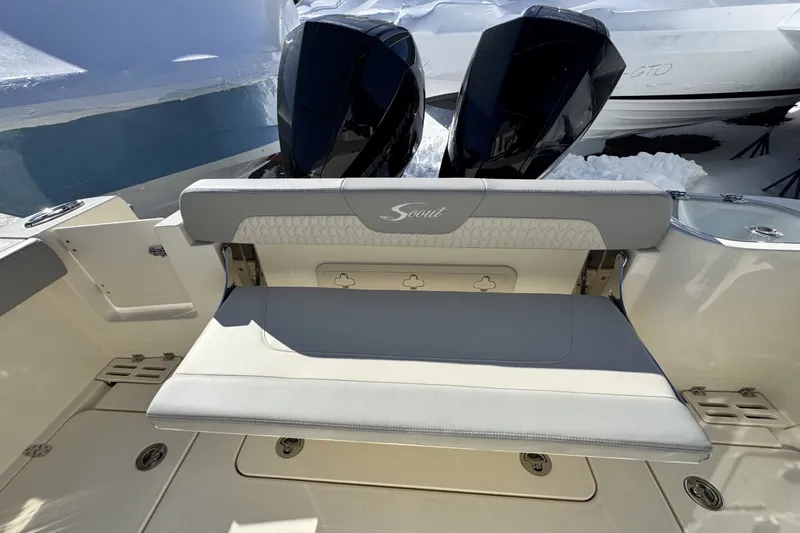 Slide: The Image of Scout 260 LXF 2026 - 10