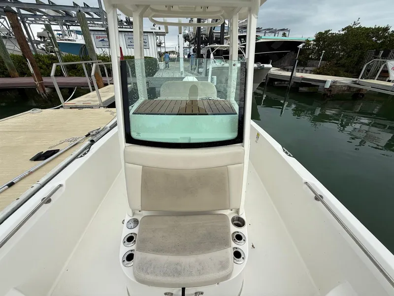 Slide: The Image of Boston Whaler 240 DAUNTLESS PRO 2020 - 13