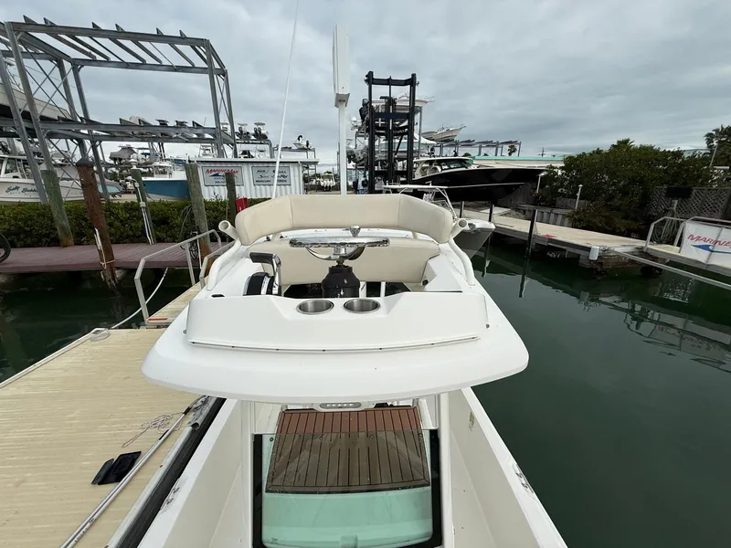Slide: The Image of Boston Whaler 240 DAUNTLESS PRO 2020 - 16