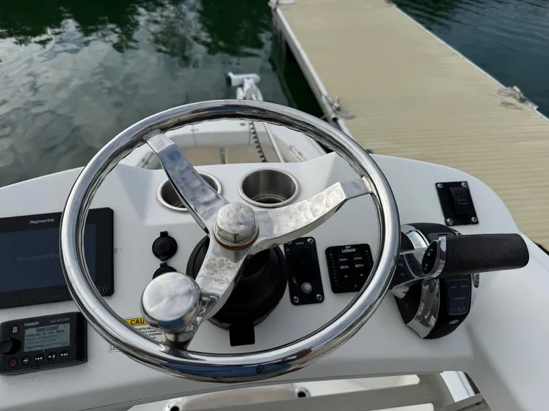 Slide: The Image of Boston Whaler 240 DAUNTLESS PRO 2020 - 17