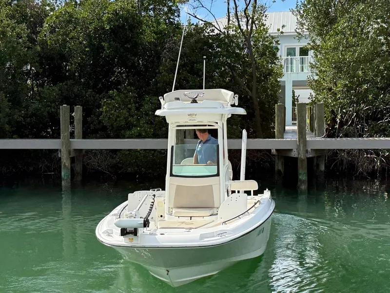 Slide: The Image of Boston Whaler 240 DAUNTLESS PRO 2020 - 2