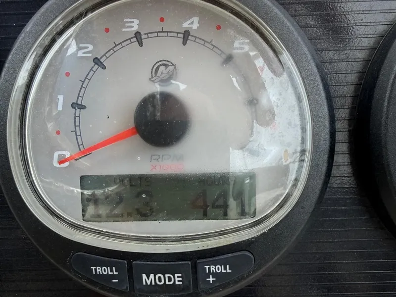 Slide: The Image of Boston Whaler 240 DAUNTLESS PRO 2020 - 21