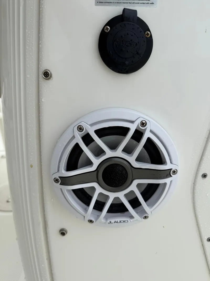 Slide: The Image of Boston Whaler 240 DAUNTLESS PRO 2020 - 30