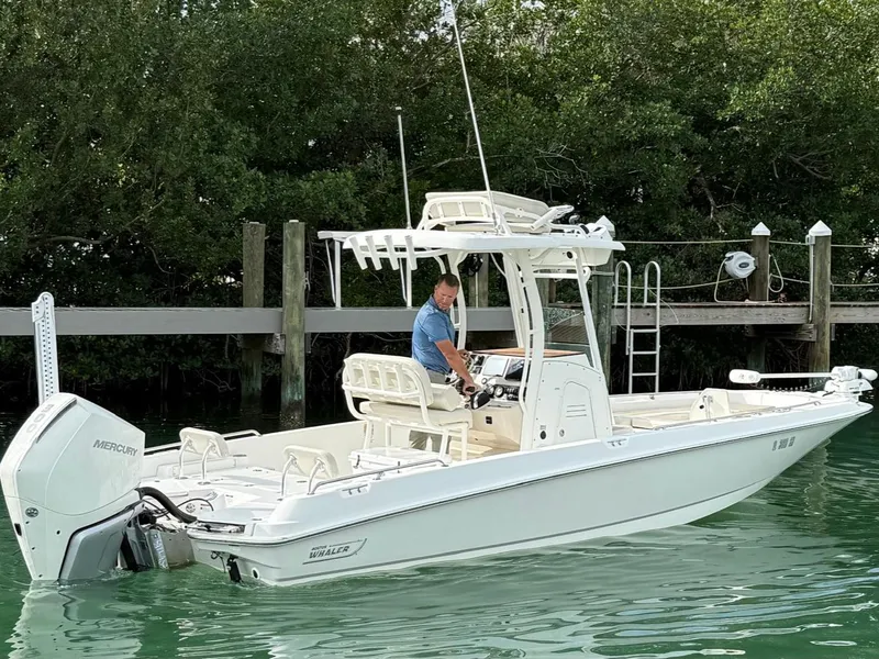 Slide: The Image of Boston Whaler 240 DAUNTLESS PRO 2020 - 8