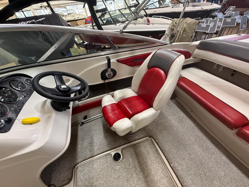 Slide: The Image of Sea Ray 205 Sport 2007 - 9