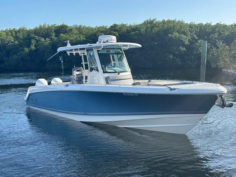 The Image of Boston Whaler 33 OUTRAGE 2022 - 0