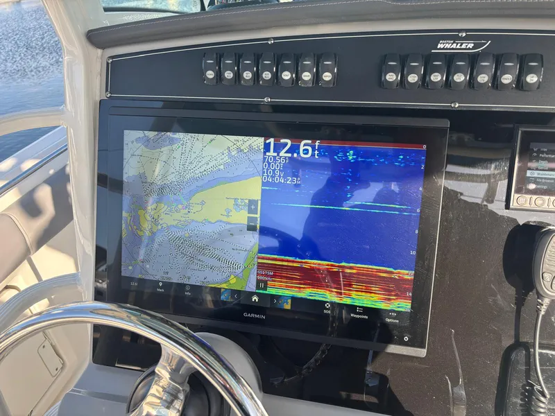 Slide: The Image of Boston Whaler 33 OUTRAGE 2022 - 11