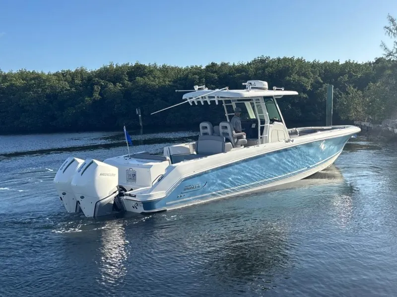 Slide: The Image of Boston Whaler 33 OUTRAGE 2022 - 2