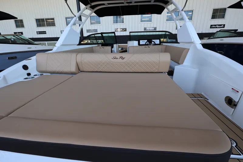 Slide: The Image of Sea Ray SDX 270 Outboard 2026 - 11