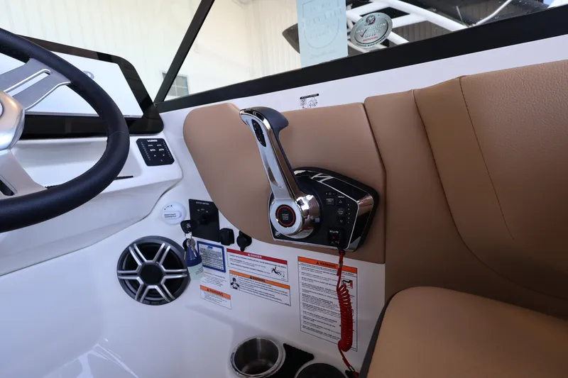 Slide: The Image of Sea Ray SDX 270 Outboard 2026 - 19