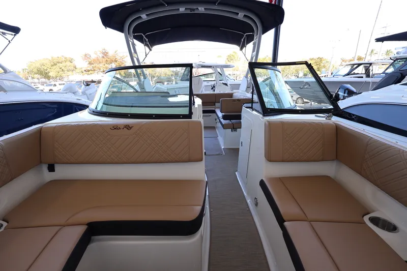 Slide: The Image of Sea Ray SDX 270 Outboard 2026 - 32