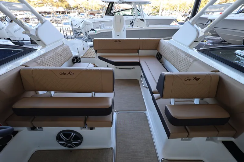 Slide: The Image of Sea Ray SDX 270 Outboard 2026 - 33