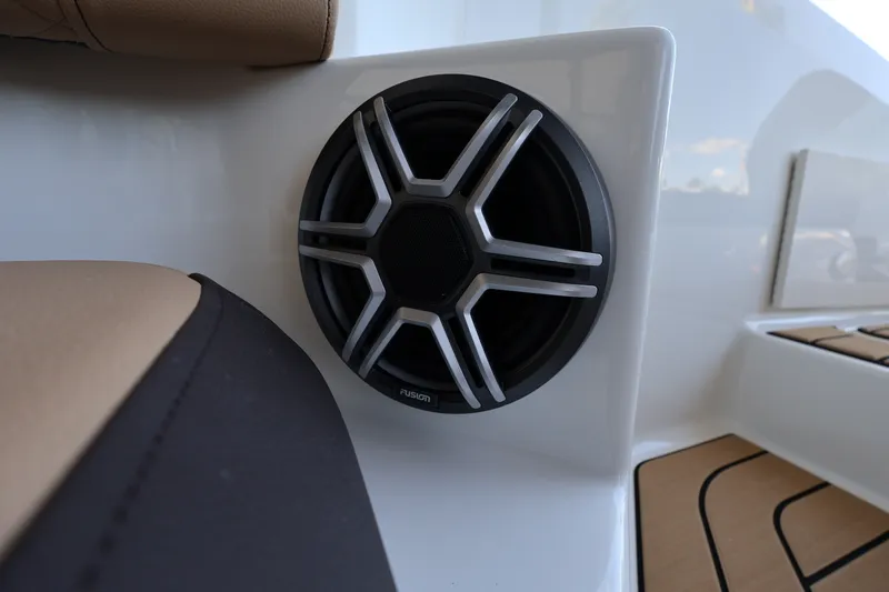 Slide: The Image of Sea Ray SDX 270 Outboard 2026 - 34