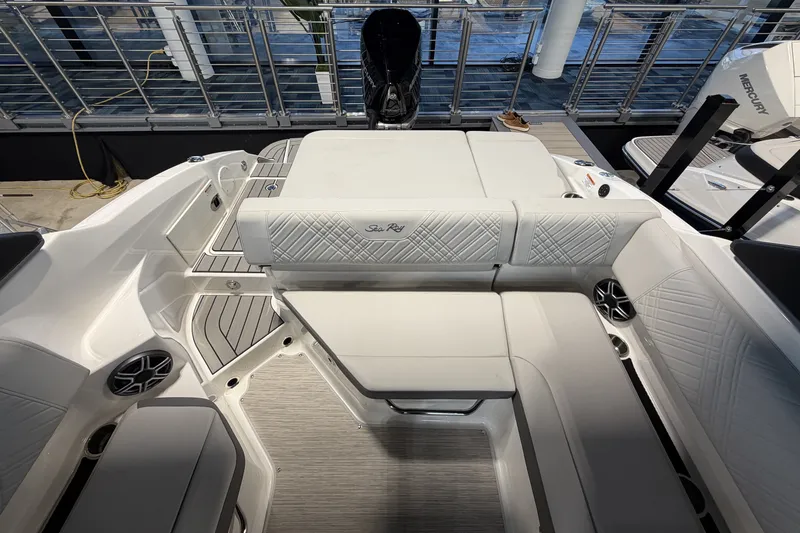 Slide: The Image of Sea Ray SDX 250 Outboard 2026 - 10