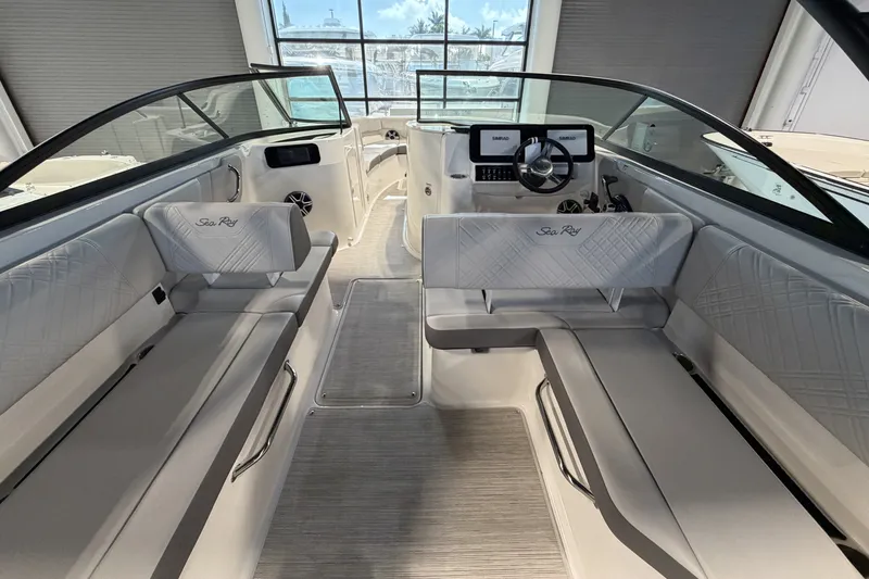 Slide: The Image of Sea Ray SDX 250 Outboard 2026 - 11
