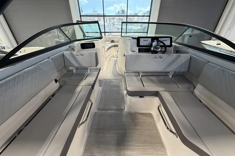 Slide: The Image of Sea Ray SDX 250 Outboard 2026 - 12