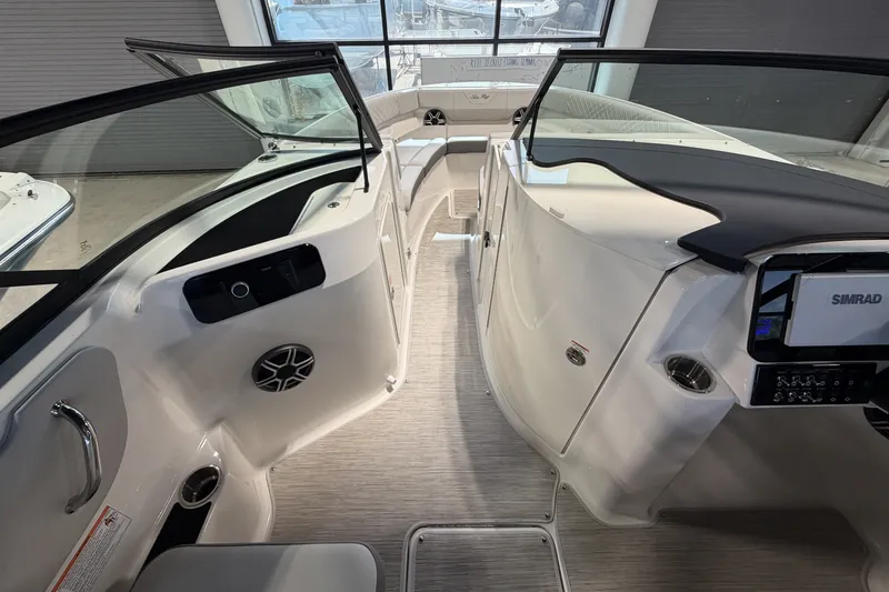 Slide: The Image of Sea Ray SDX 250 Outboard 2026 - 15
