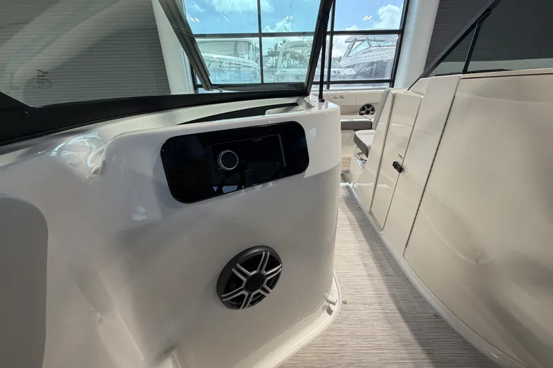 Slide: The Image of Sea Ray SDX 250 Outboard 2026 - 16