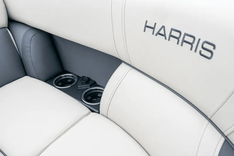 Slide: The Image of Harris Cruiser 210 2026 - 7