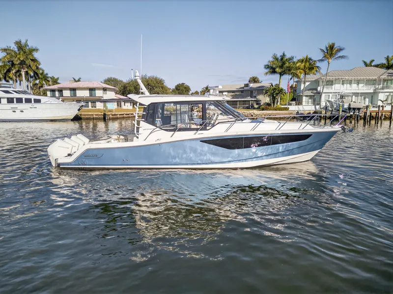 The Image of Boston Whaler 405 CONQUEST 2021 - 0