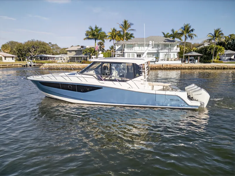 Slide: The Image of Boston Whaler 405 CONQUEST 2021 - 13