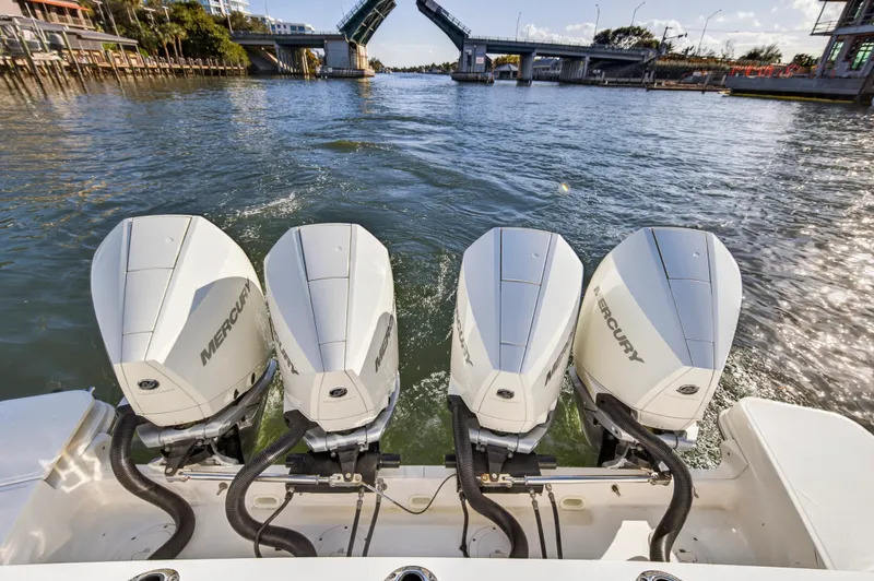 Slide: The Image of Boston Whaler 405 CONQUEST 2021 - 42